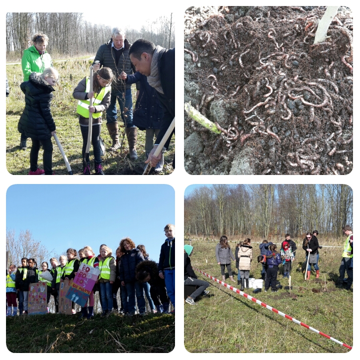 Burgemeester en kinderen De Dukdalf planten er op los tijdens de Boomfeestdag